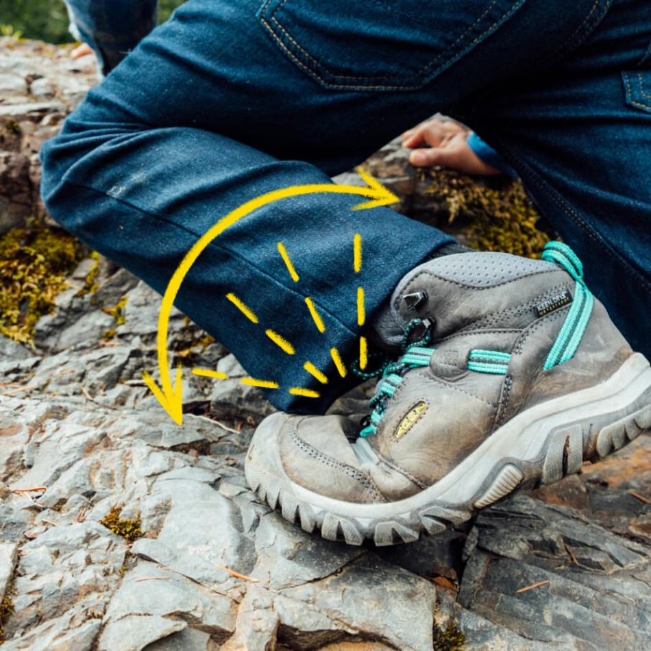 Bota Impermeable Ridge Flex Para Niños Grandes Con Alfombra Roja Bisonte