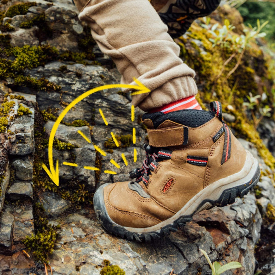 Bota Impermeable Ridge Flex Para Niños Pequeños Con Alfombra Roja Bisonte